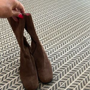 LIKE NEW Girls Mary Kate and Ashley Suede upper Boots